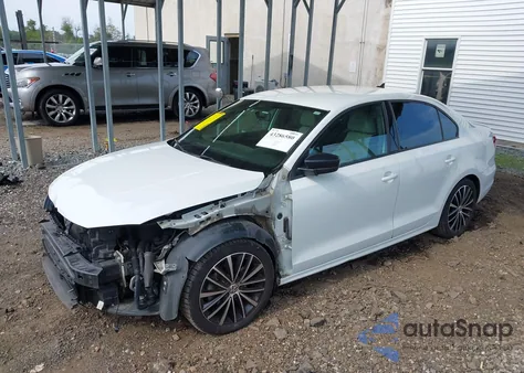 2015 Volkswagen Jetta 1.8T Sport z USA, uszkodzony, nr VIN 3VWD17AJ7FM427595